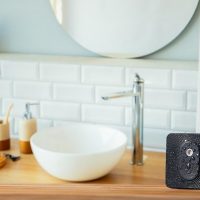 Shelly BLU H&T Noir – Capteur de température et d’humidité Bluetooth, Thermomètre, Hygromètre connecté, Protection IP54